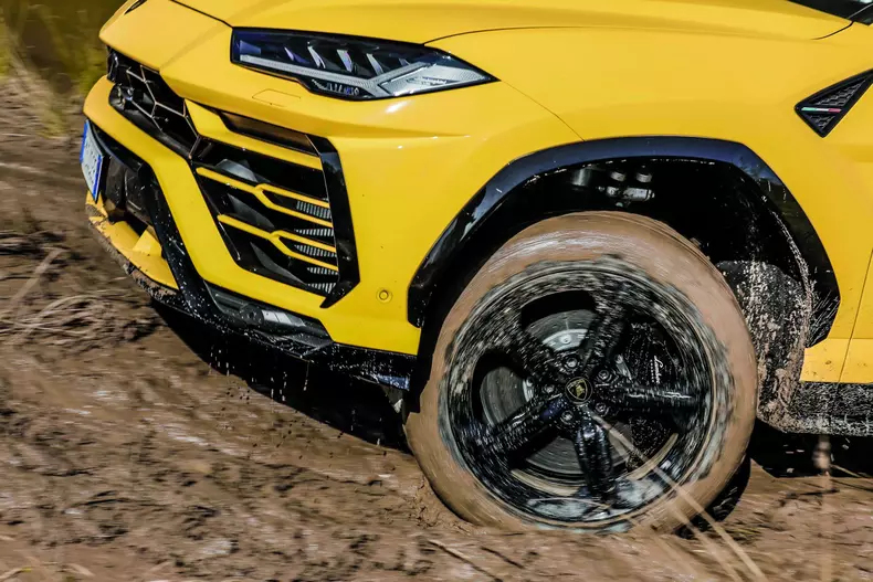 Test Lamborghini Urus 007