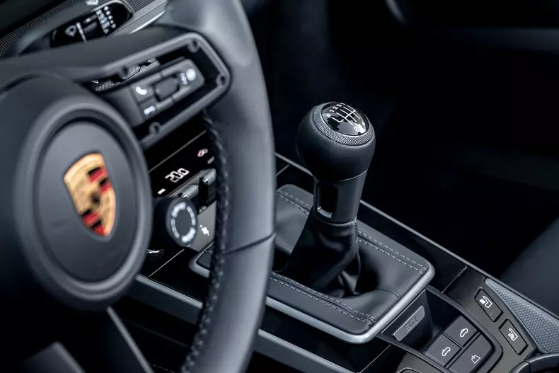 Porsche introduce și o transmisie manuală pentru 911