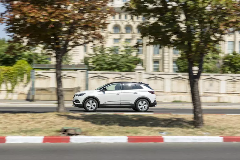 Opel Grandland X 003