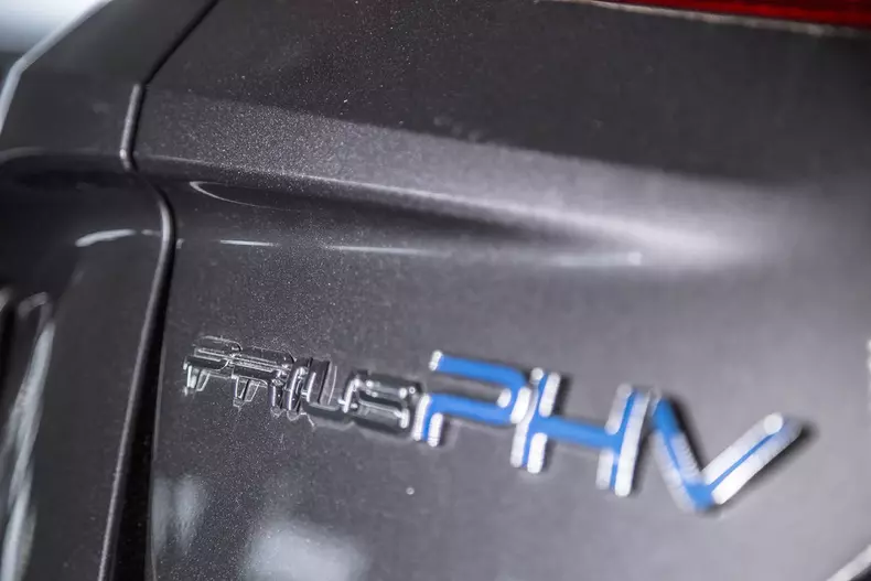 Toyota Prius PHEV 003