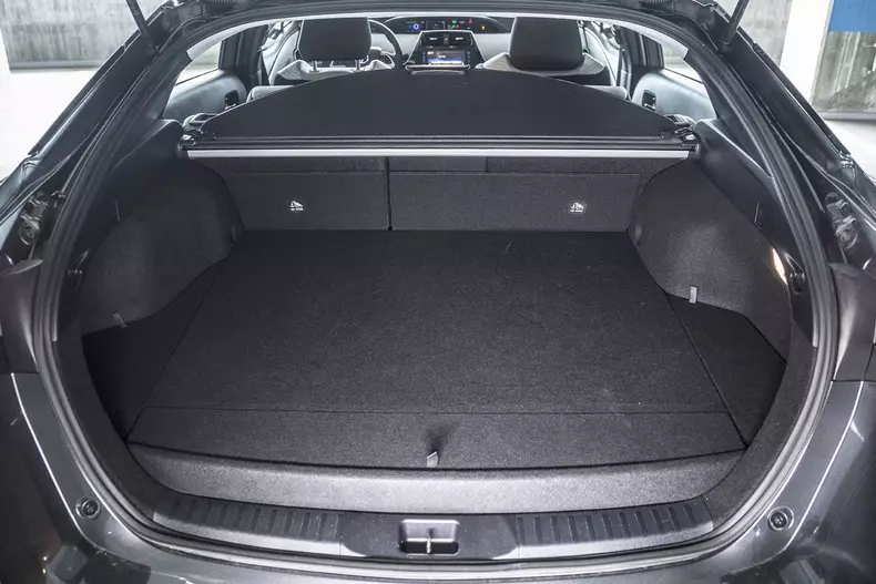 Toyota Prius PHEV 004