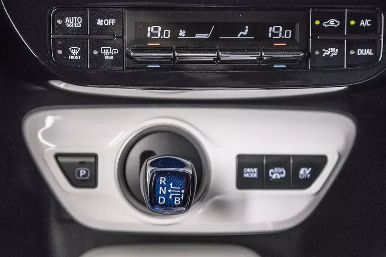 Toyota Prius PHEV 006