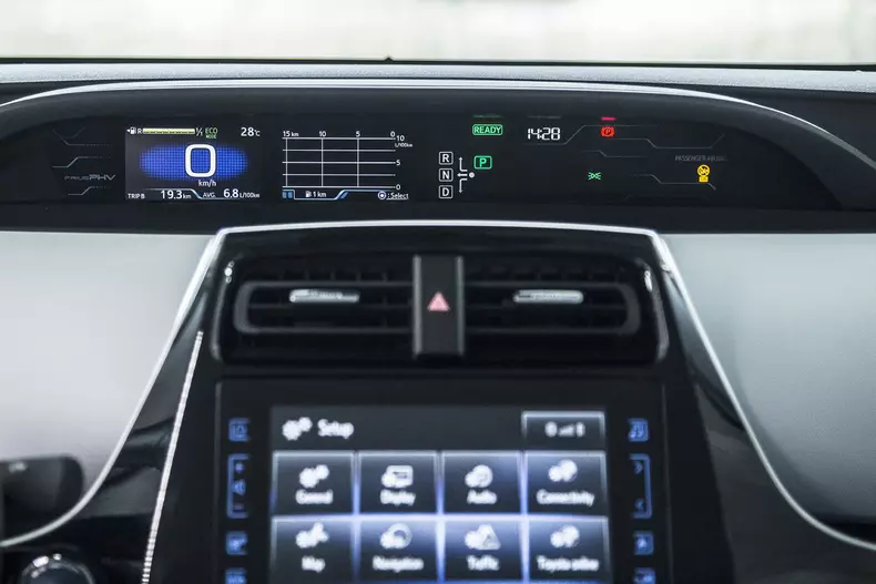 Toyota Prius PHEV 008