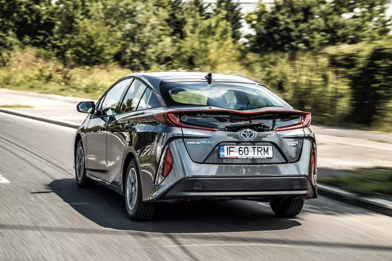 Toyota Prius PHEV 012