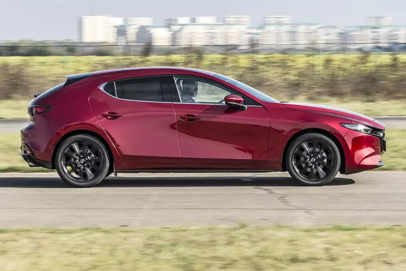 Mazda 3 Skyactiv X 001