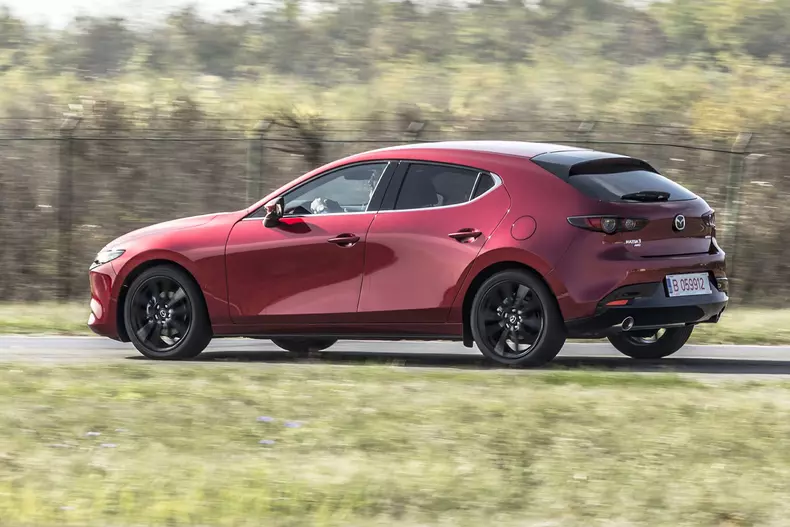 Mazda 3 Skyactiv X 002