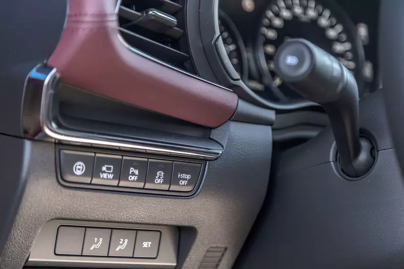 Mazda 3 Skyactiv X 010