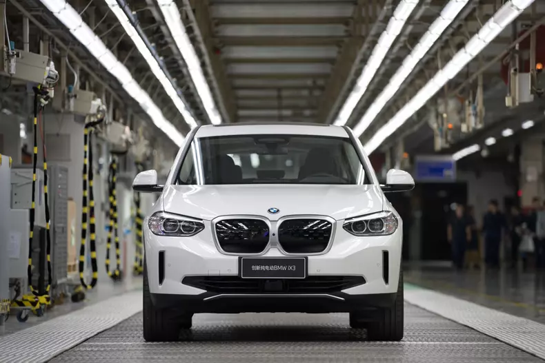 BMW  iX3