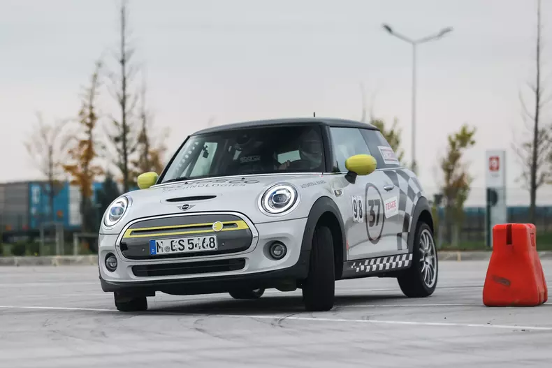MINI Cooper SE la CNSS 2020 foto Dragos Savu013