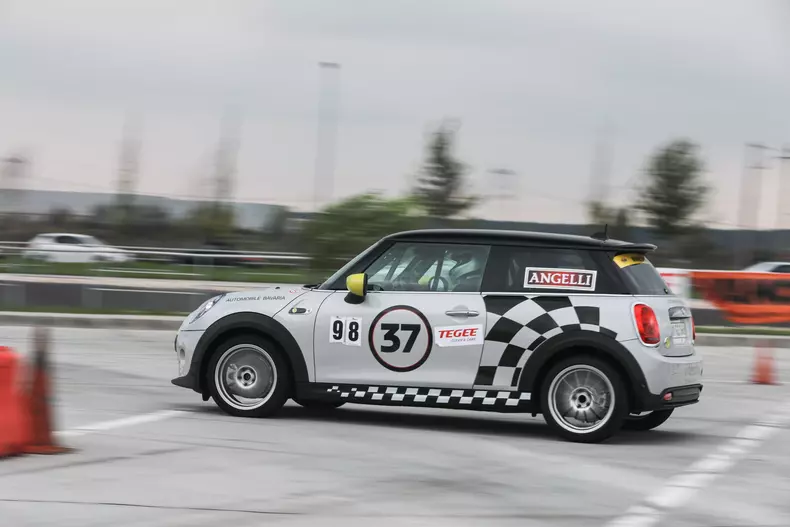 MINI Cooper SE la CNSS 2020 foto Dragos Savu014