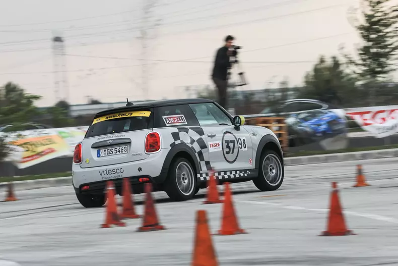 MINI Cooper SE la CNSS 2020 foto Dragos Savu016
