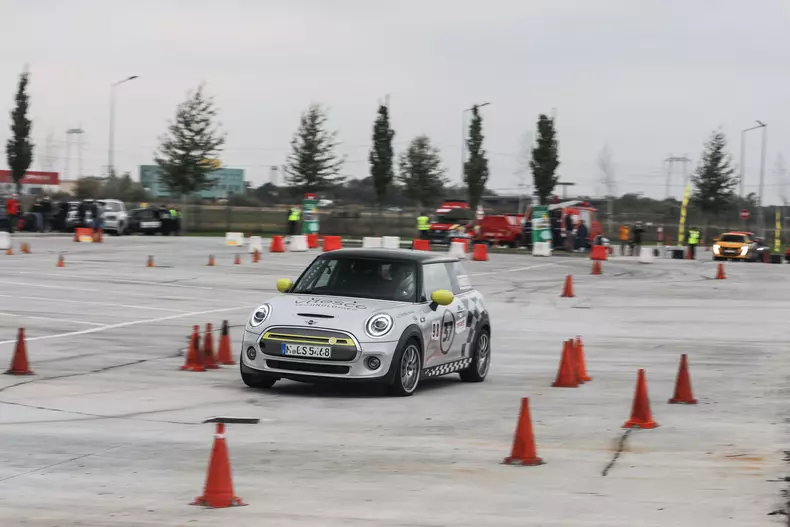 MINI Cooper SE la CNSS 2020 foto Dragos Savu018