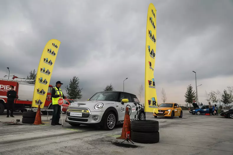 MINI Cooper SE la CNSS 2020 foto Dragos Savu075