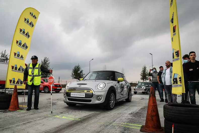 MINI Cooper SE la CNSS 2020 foto Dragos Savu078