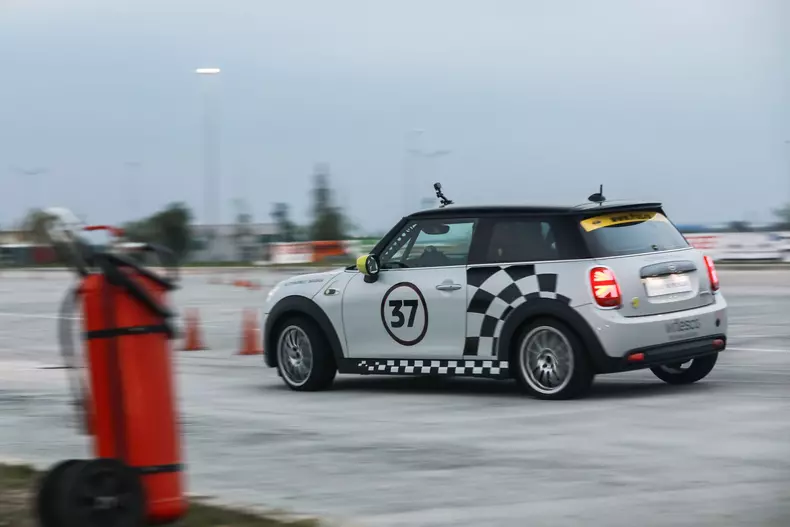 MINI Cooper SE la CNSS 2020 foto Dragos Savu086