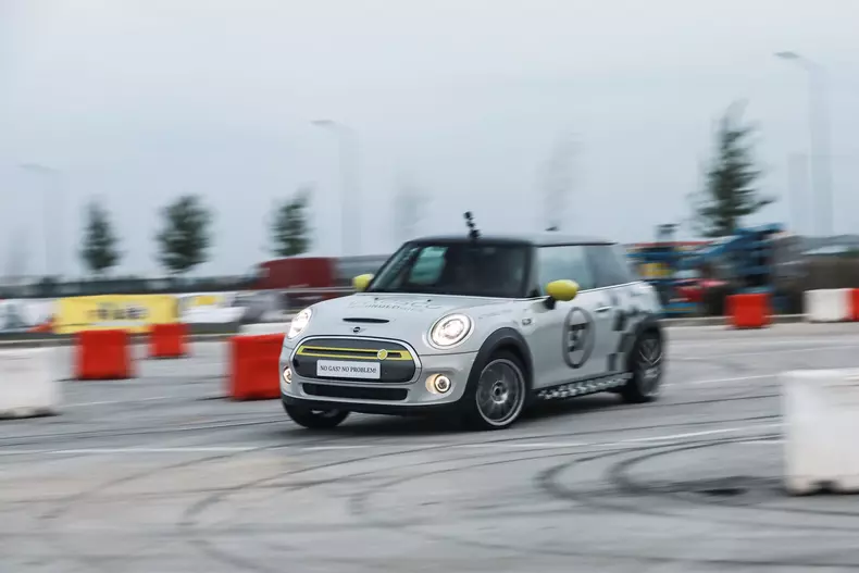 MINI Cooper SE la CNSS 2020 foto Dragos Savu087