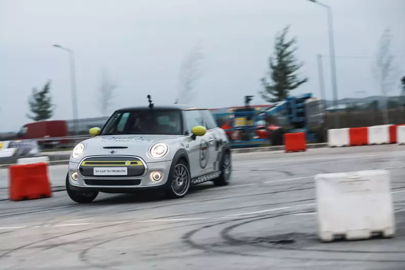 MINI Cooper SE la CNSS 2020 foto Dragos Savu088