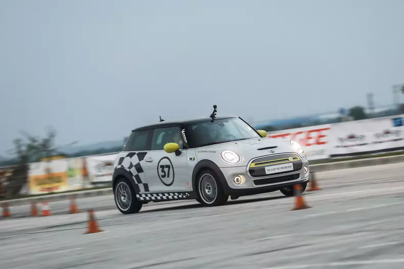 MINI Cooper SE la CNSS 2020 foto Dragos Savu090