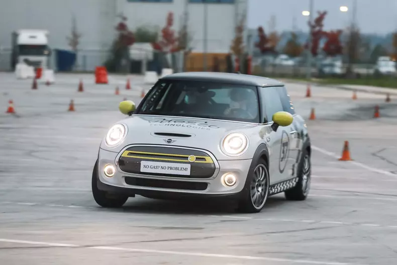 MINI Cooper SE la CNSS 2020 foto Dragos Savu094