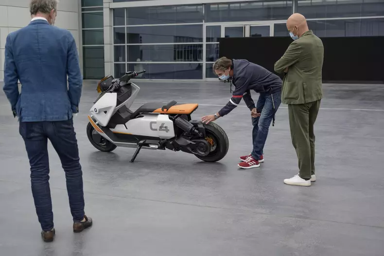 BMW Motorrad Definition CE 04 004