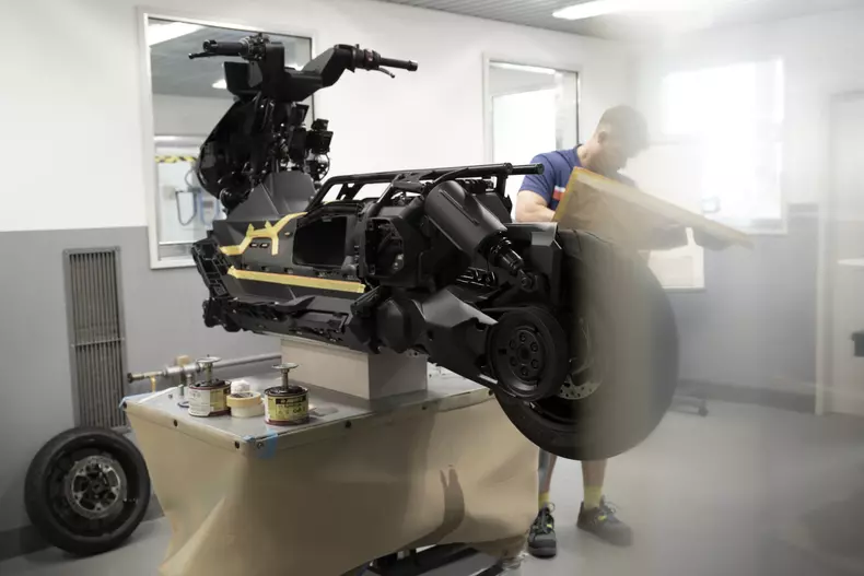 BMW Motorrad Definition CE 04 008