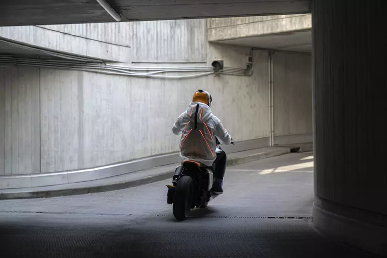 BMW Motorrad Definition CE 04 053