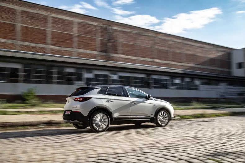 Opel Grandland X Hybrid4 005