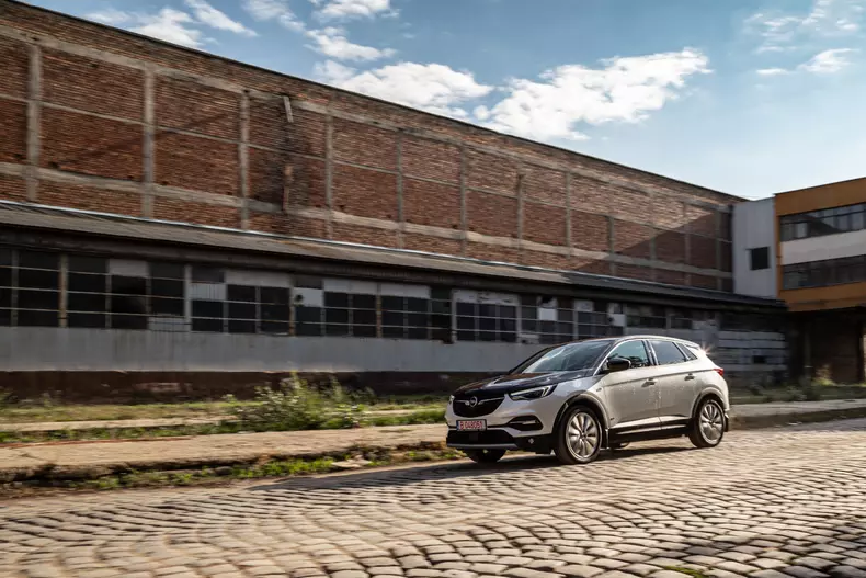 Opel Grandland X Hybrid4 006