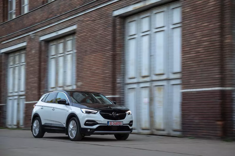 Opel Grandland X Hybrid4 008