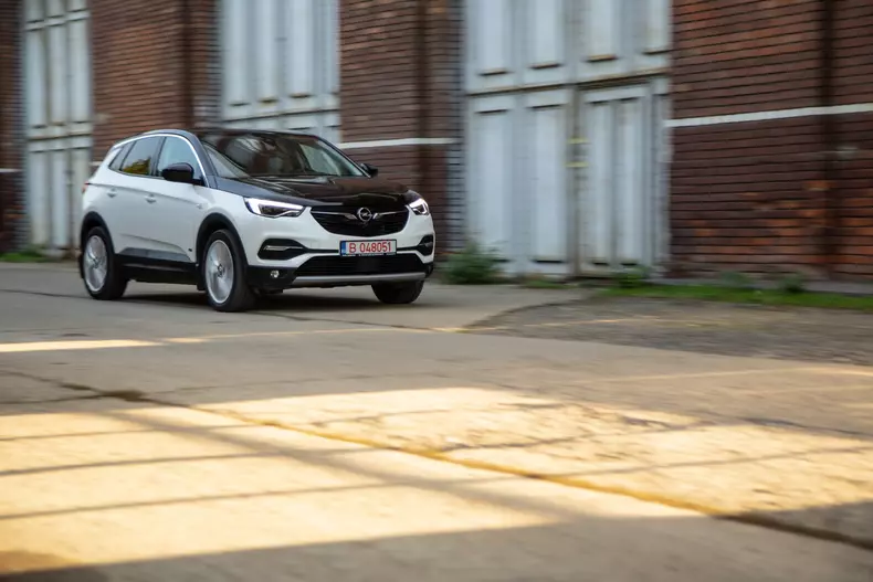 Opel Grandland X Hybrid4 009