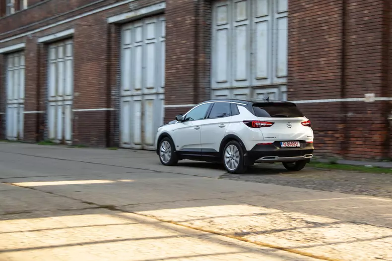 Opel Grandland X Hybrid4 013