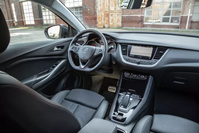 Opel Grandland X Hybrid4 014