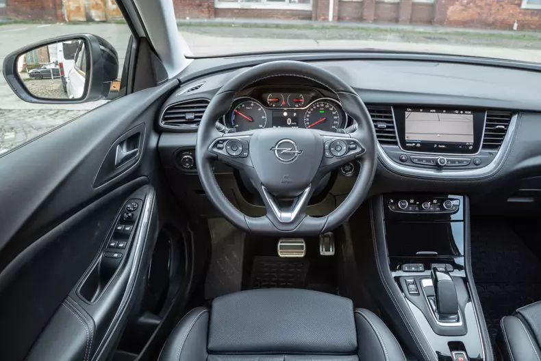 Opel Grandland X Hybrid4 015