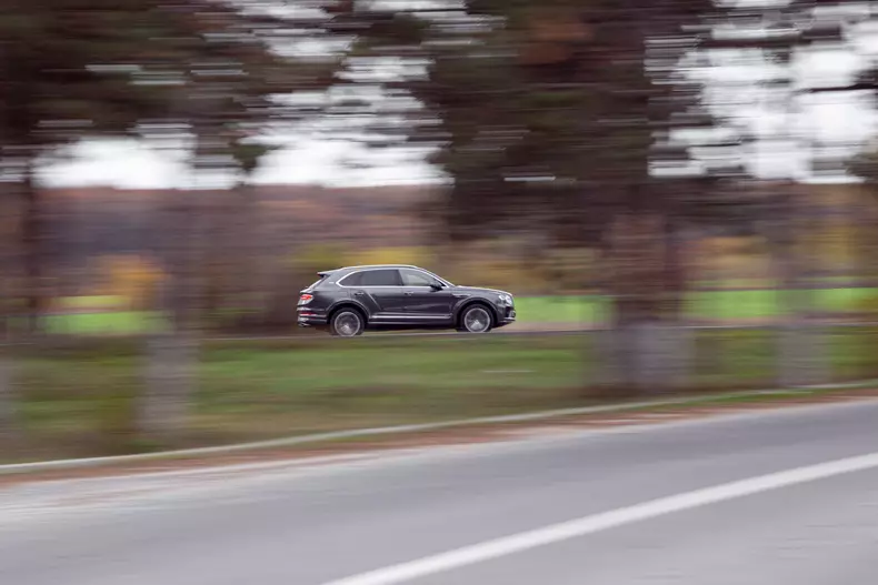 Bentley Bentayga V8 facelift 001