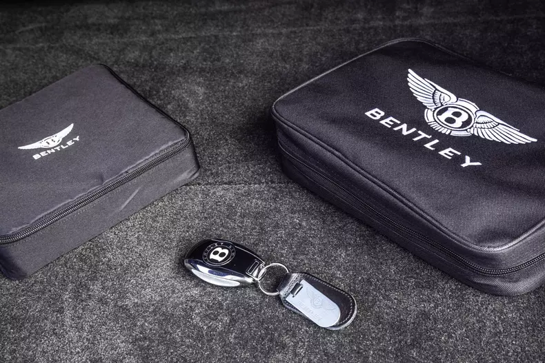 Bentley Bentayga V8 facelift 003