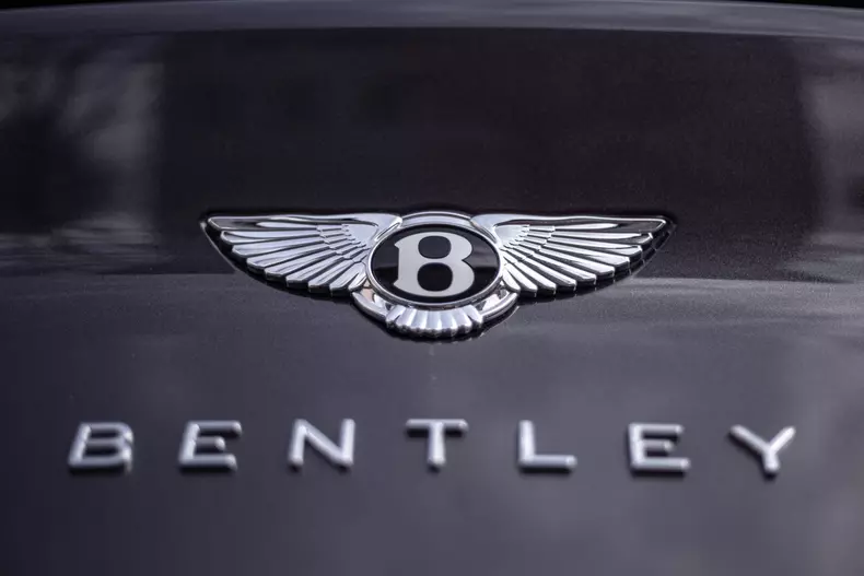 Bentley Bentayga V8 facelift 006