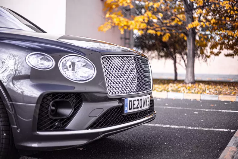 Bentley Bentayga V8 facelift 015