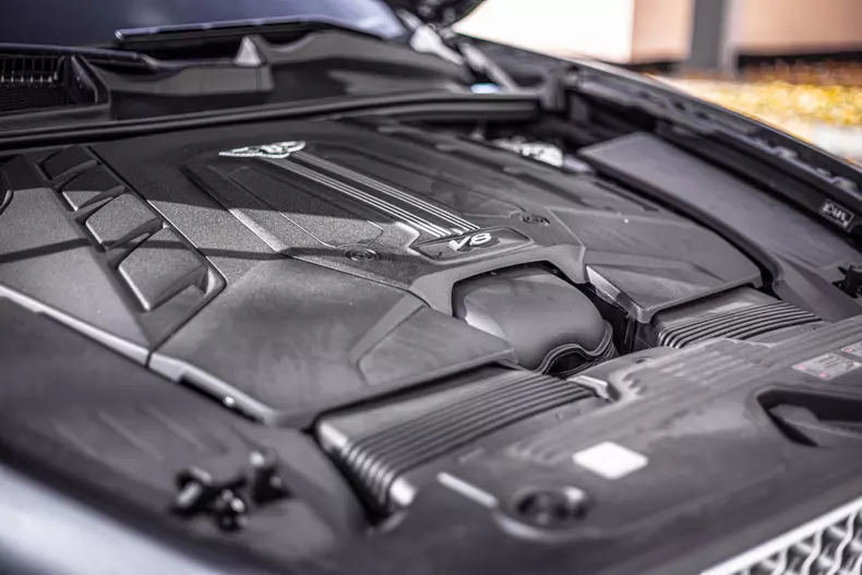 Bentley Bentayga V8 facelift 024