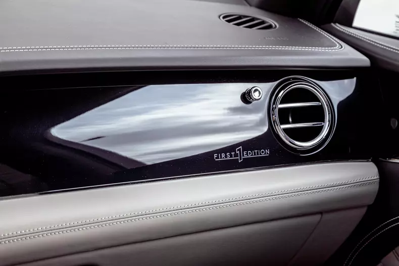 Bentley Bentayga V8 facelift 032