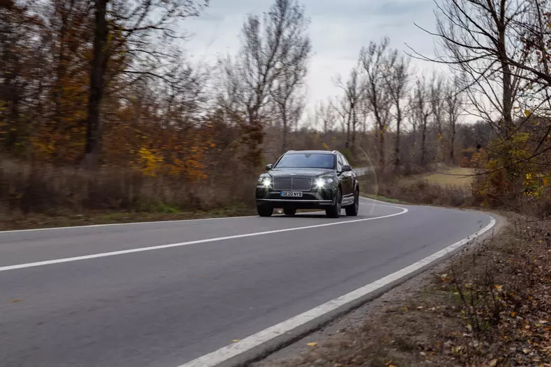 Bentley Bentayga V8 facelift 036