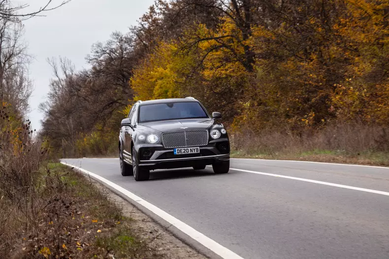 Bentley Bentayga V8 facelift 037