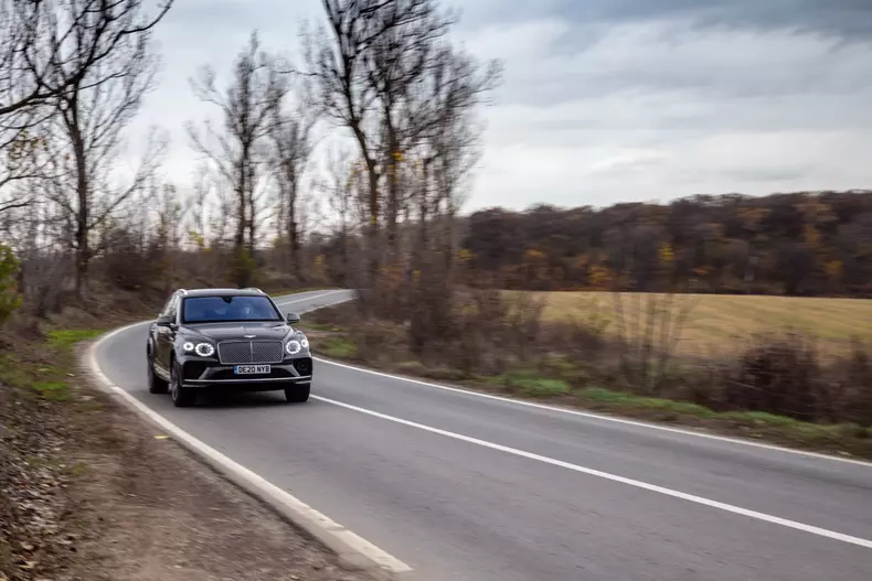 Bentley Bentayga V8 facelift 038