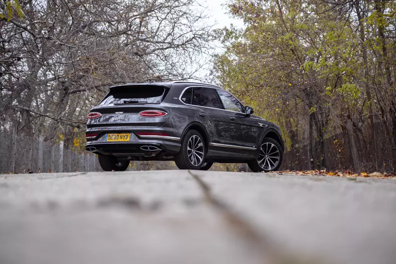 Bentley Bentayga V8 facelift 043