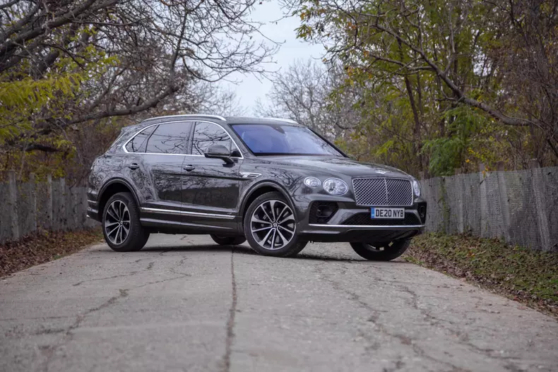 Bentley Bentayga V8 facelift 044