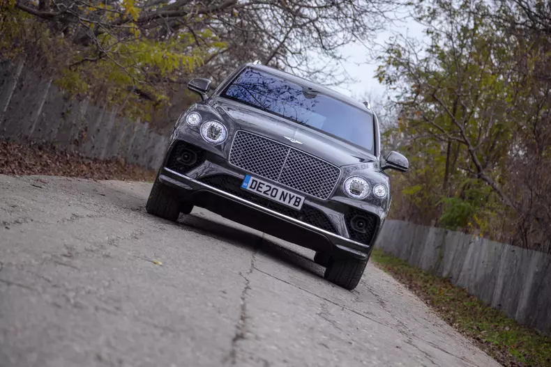 Bentley Bentayga V8 facelift 048