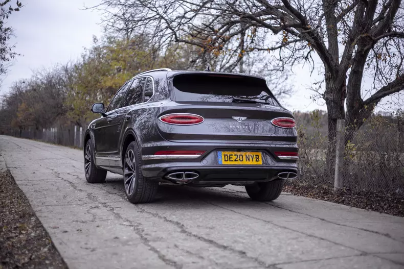 Bentley Bentayga V8 facelift 050