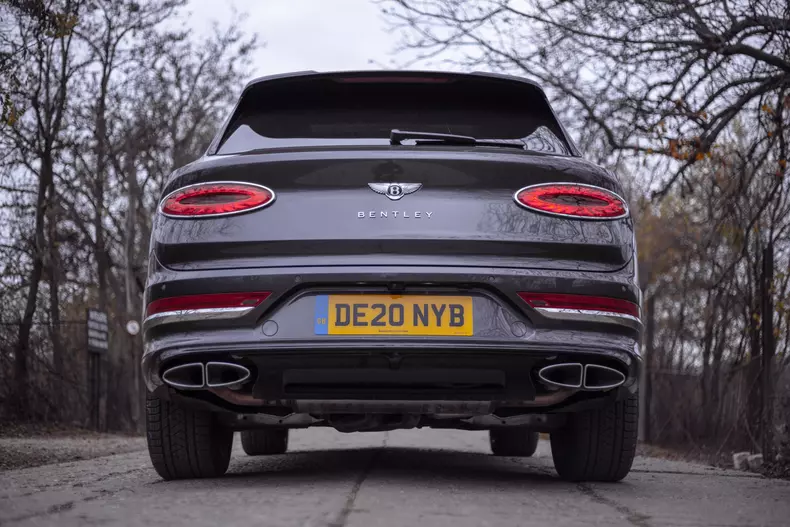 Bentley Bentayga V8 facelift 051