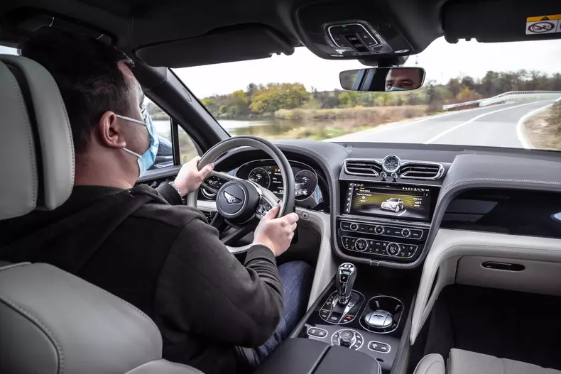 Bentley Bentayga V8 facelift 055