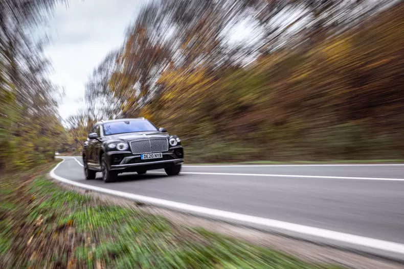 Bentley Bentayga V8 facelift 059