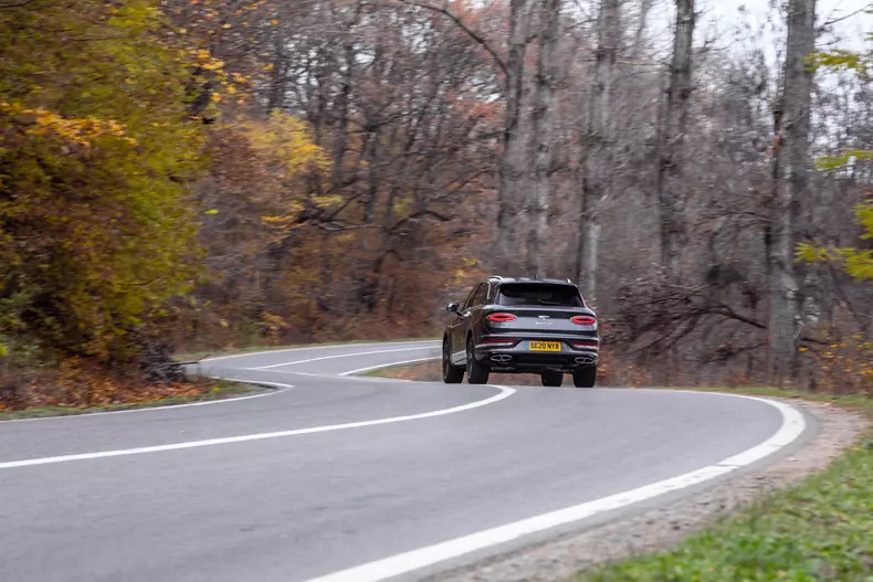 Bentley Bentayga V8 facelift 060